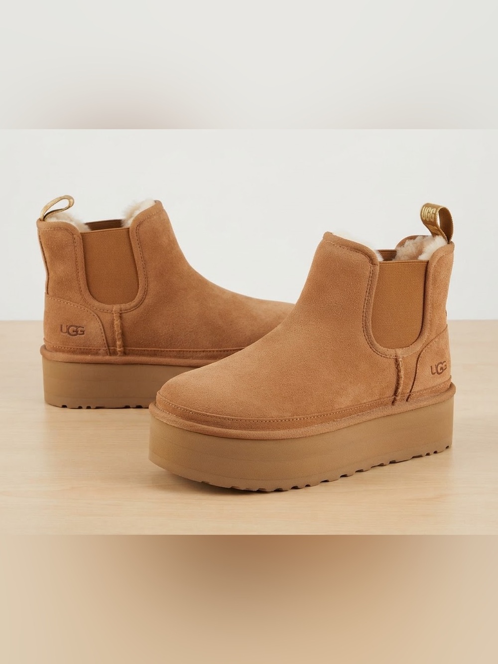 UGG Classic Neumel Platform Chelsea boots Women’s 7